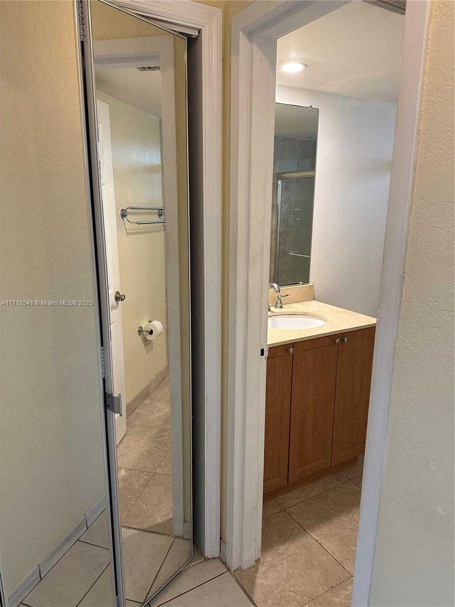 Small Image of 720 COLLINS AVE #404, Miami Beach Number 10