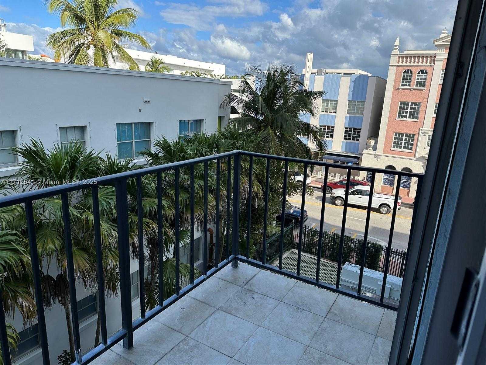 Small Image of 720 COLLINS AVE #404, Miami Beach Number 14