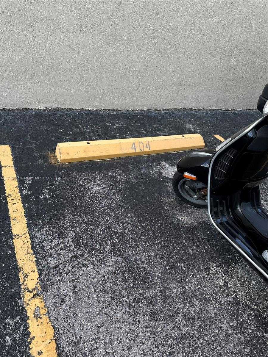 Small Image of 720 COLLINS AVE #404, Miami Beach Number 17