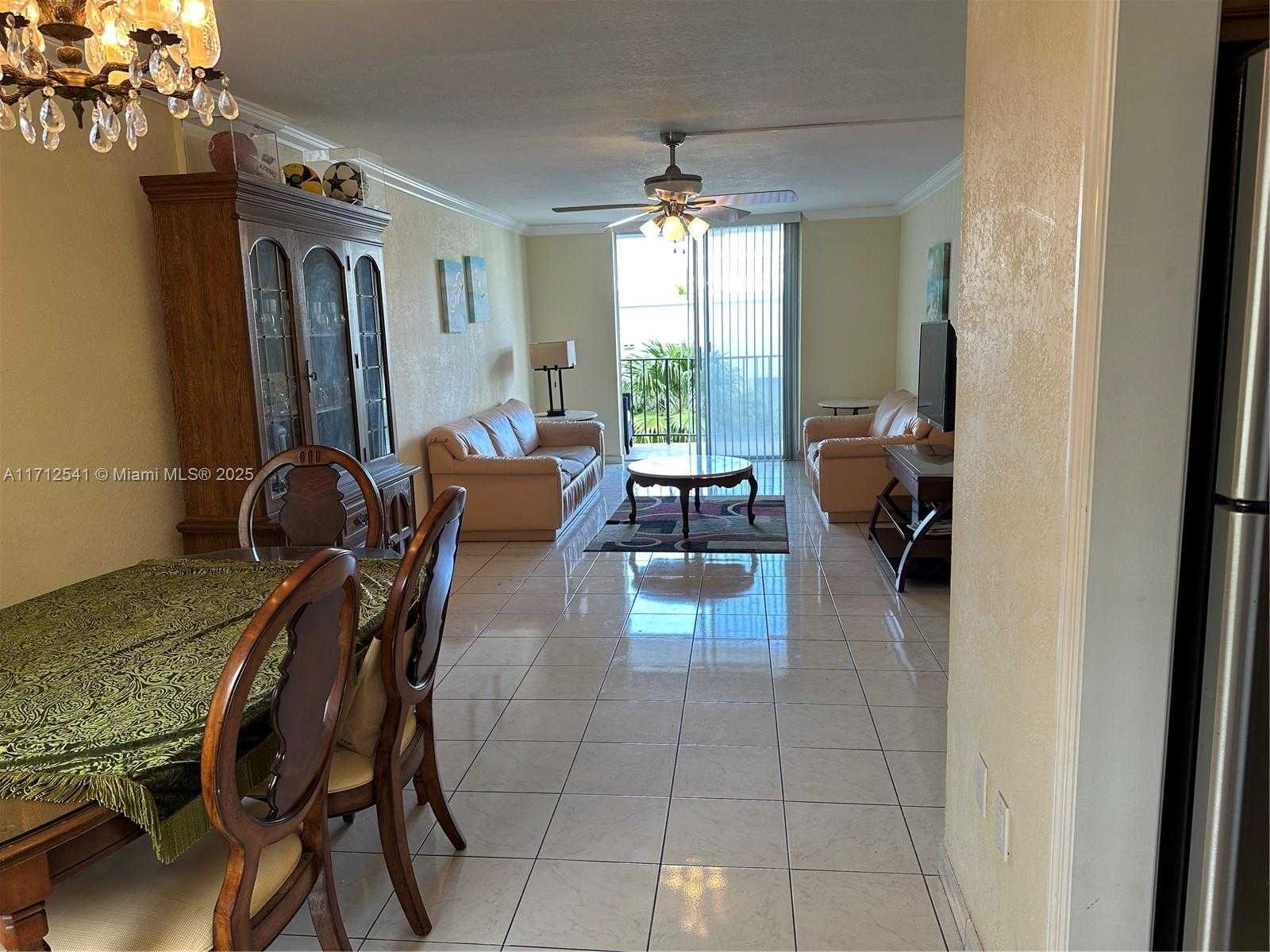 Small Image of 720 COLLINS AVE #404, Miami Beach Number 2