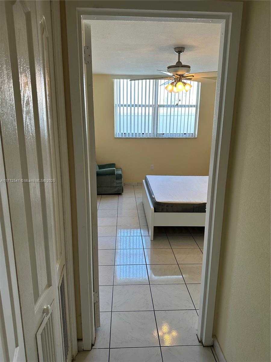 Small Image of 720 COLLINS AVE #404, Miami Beach Number 6