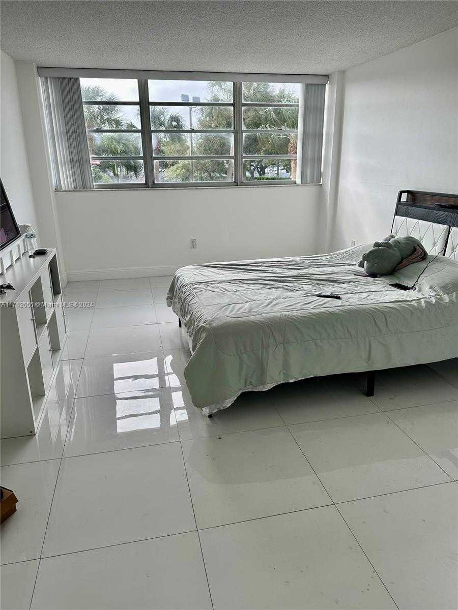Small Image of 13155 IXORA CT #201, North Miami Number 11