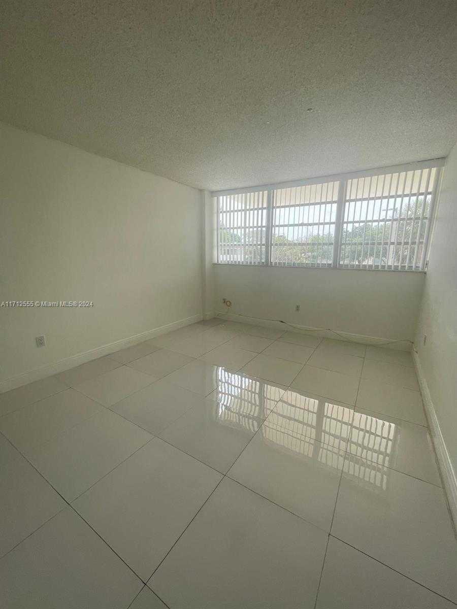 Small Image of 13155 IXORA CT #201, North Miami Number 15