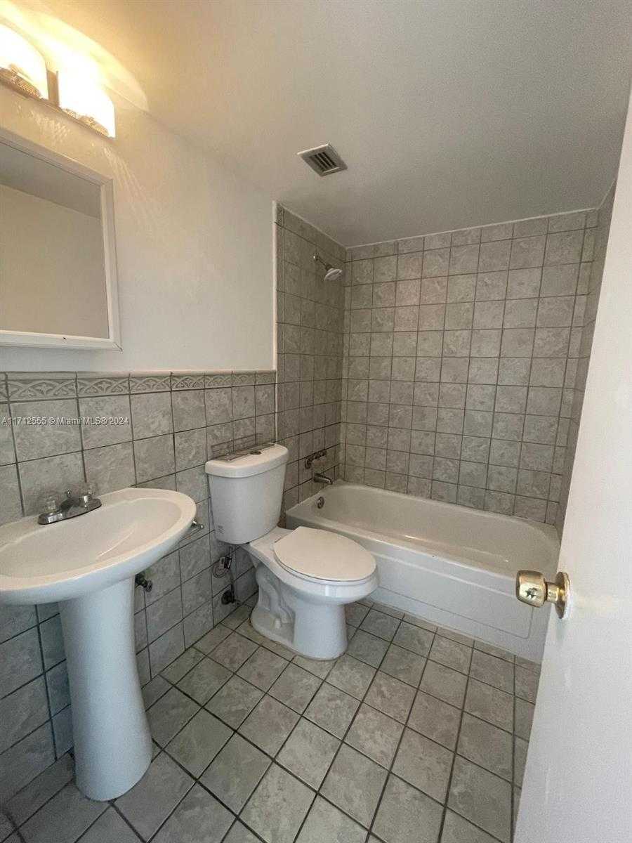 Small Image of 13155 IXORA CT #201, North Miami Number 16