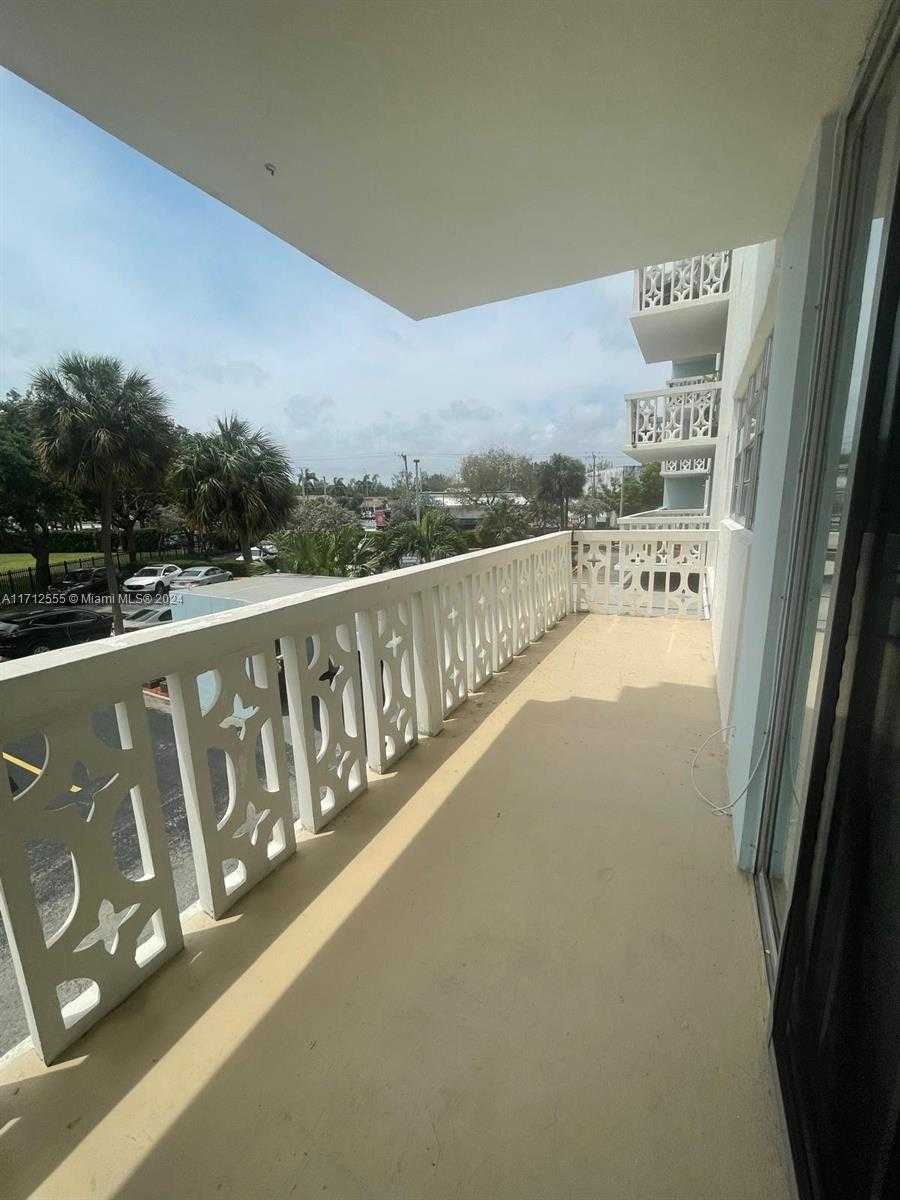 Small Image of 13155 IXORA CT #201, North Miami Number 2