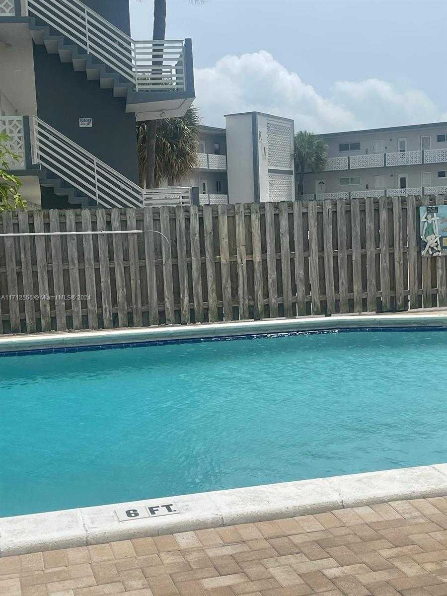 Small Image of 13155 IXORA CT #201, North Miami Number 22