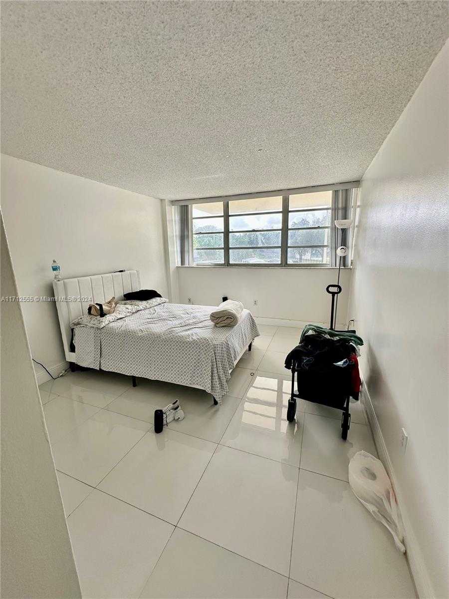 Small Image of 13155 IXORA CT #201, North Miami Number 6