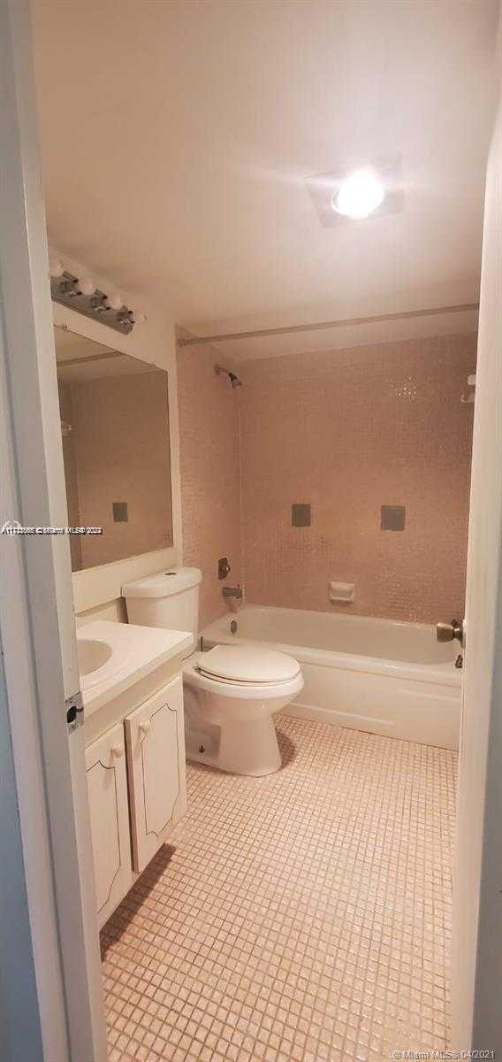 Small Image of 385 FANSHAW #J, Boca Raton Number 2