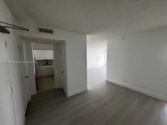 Small Image of 1500 BAY RD #1070S, Miami Beach Number 2