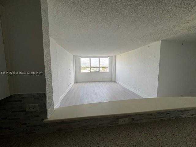 Small Image of 1500 BAY RD #1070S, Miami Beach Number 4
