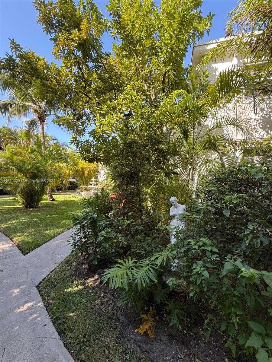 Small Image of 10074 EAST BAY HARBOR DR #74C, Bay Harbor Islands Number 25