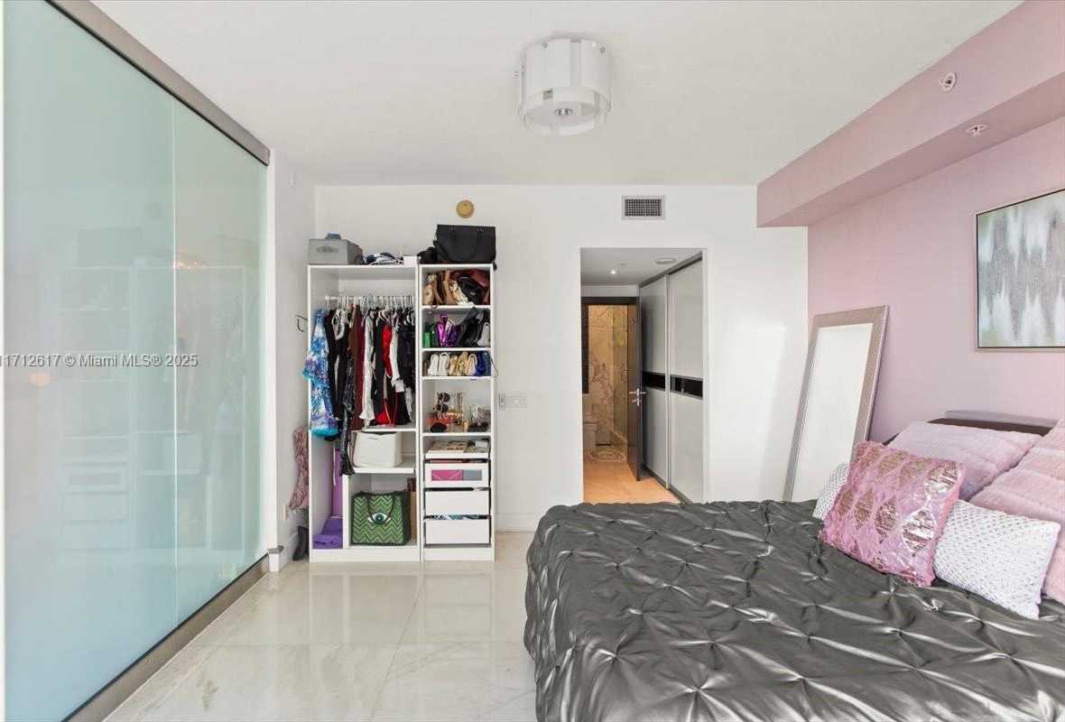 Small Image of 60 SOUTH WEST 13TH ST #4606, Miami Number 22