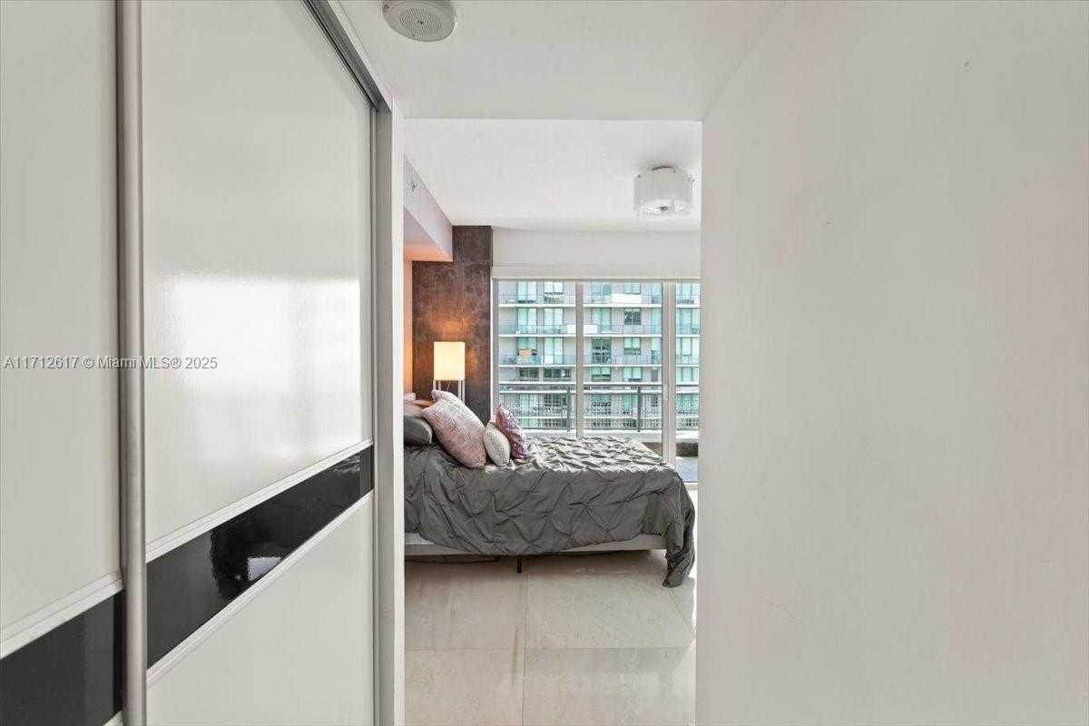 Small Image of 60 SOUTH WEST 13TH ST #4606, Miami Number 24