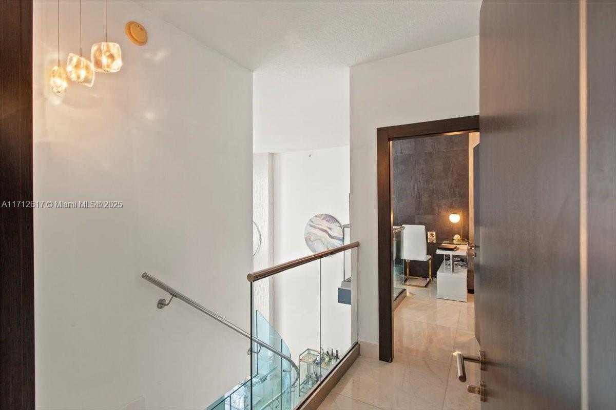 Small Image of 60 SOUTH WEST 13TH ST #4606, Miami Number 25