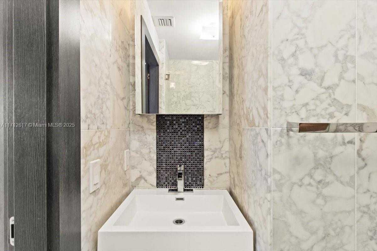 Small Image of 60 SOUTH WEST 13TH ST #4606, Miami Number 27