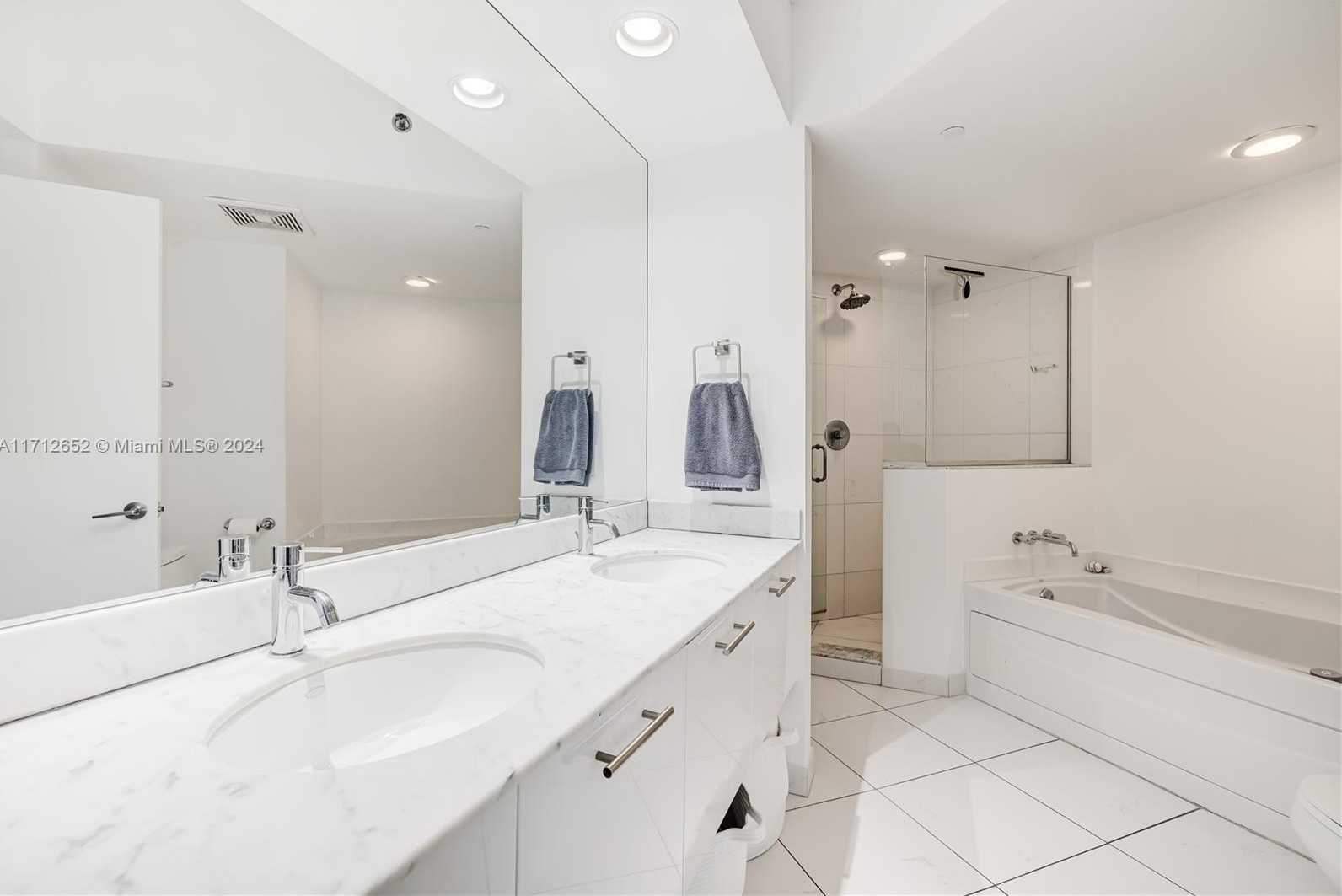 Small Image of 55 SE 6th St, Miami, FL 33131, USA Number 13