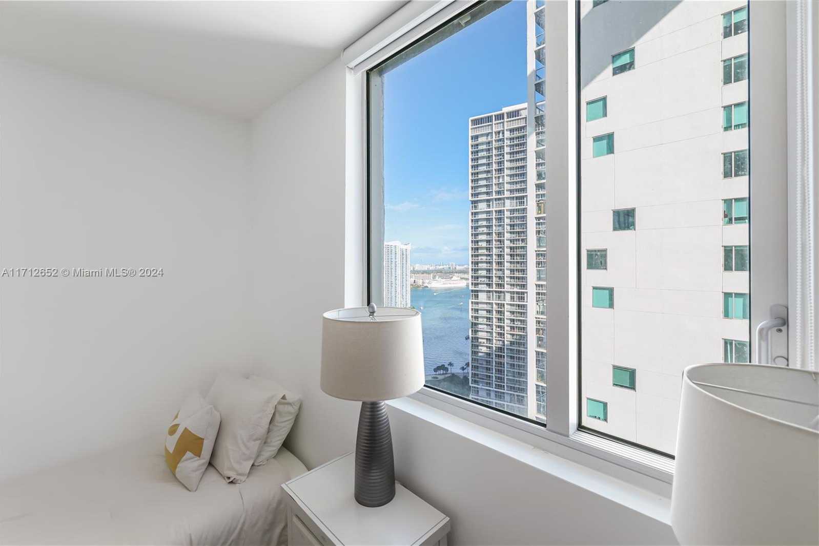 Small Image of 55 SE 6th St, Miami, FL 33131, USA Number 24