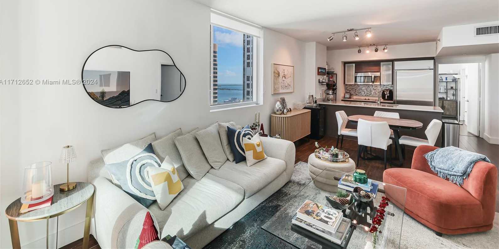 Small Image of 55 SE 6th St, Miami, FL 33131, USA Number 7