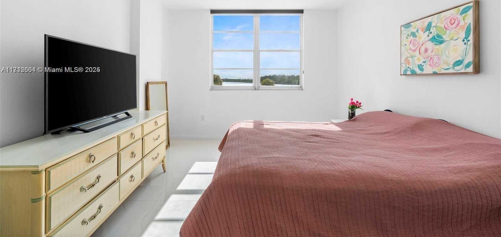Small Image of 300 BAYVIEW DR #210, Sunny Isles Beach Number 10