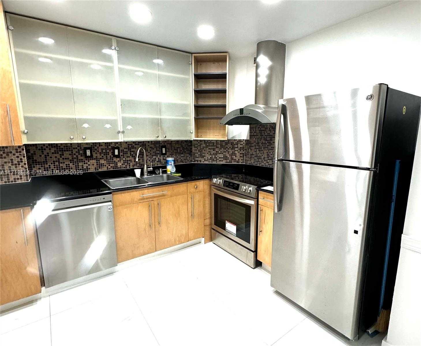 Small Image of 300 BAYVIEW DR #210, Sunny Isles Beach Number 16