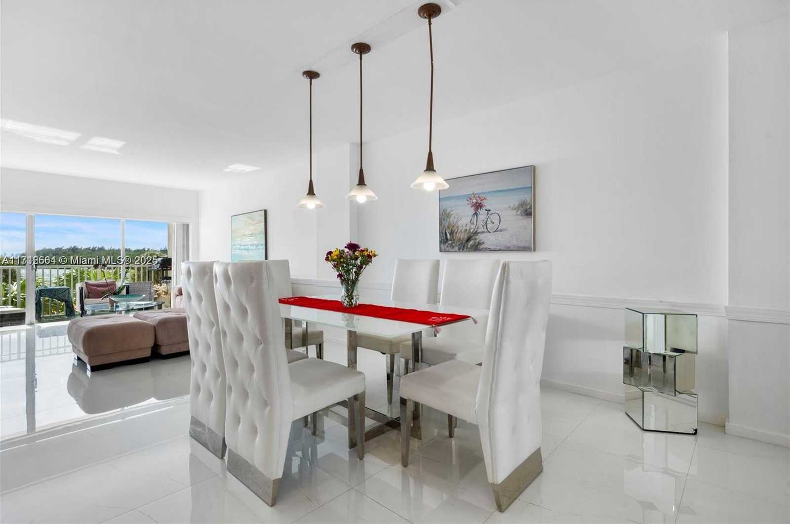 Small Image of 300 BAYVIEW DR #210, Sunny Isles Beach Number 2
