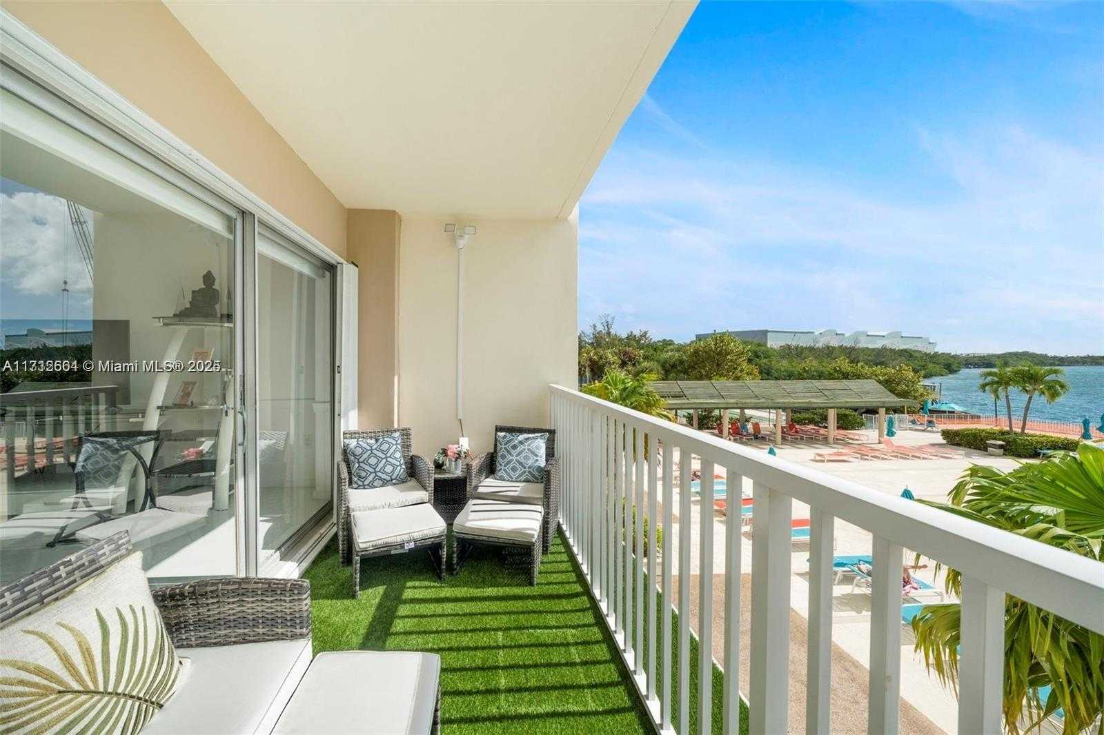 Small Image of 300 BAYVIEW DR #210, Sunny Isles Beach Number 5