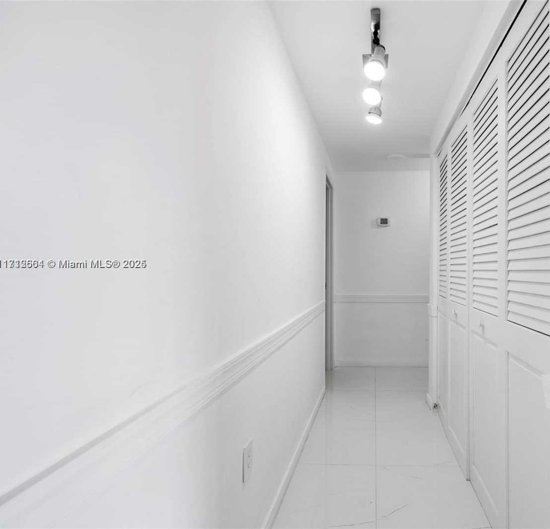 Small Image of 300 BAYVIEW DR #210, Sunny Isles Beach Number 7