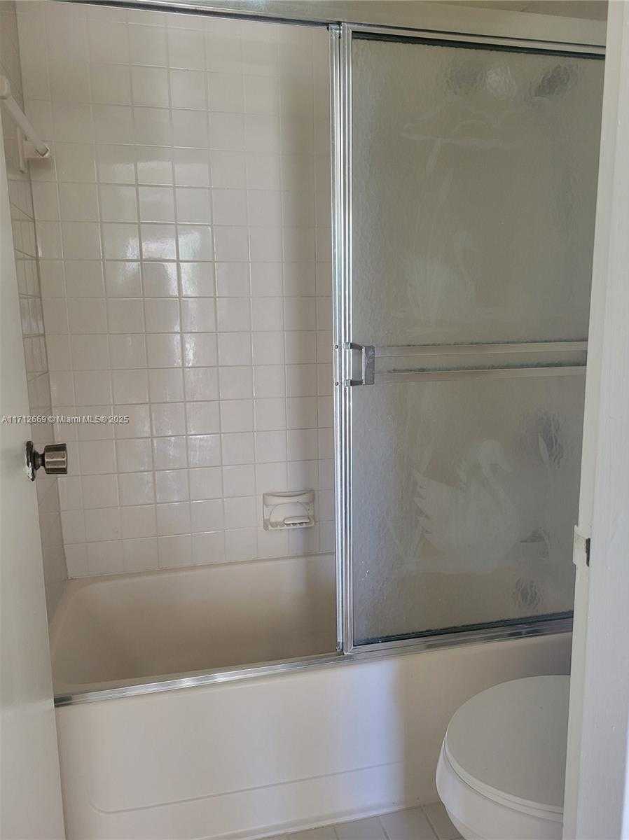 Small Image of 17800 ATLANTIC BLVD #206, Sunny Isles Beach Number 14