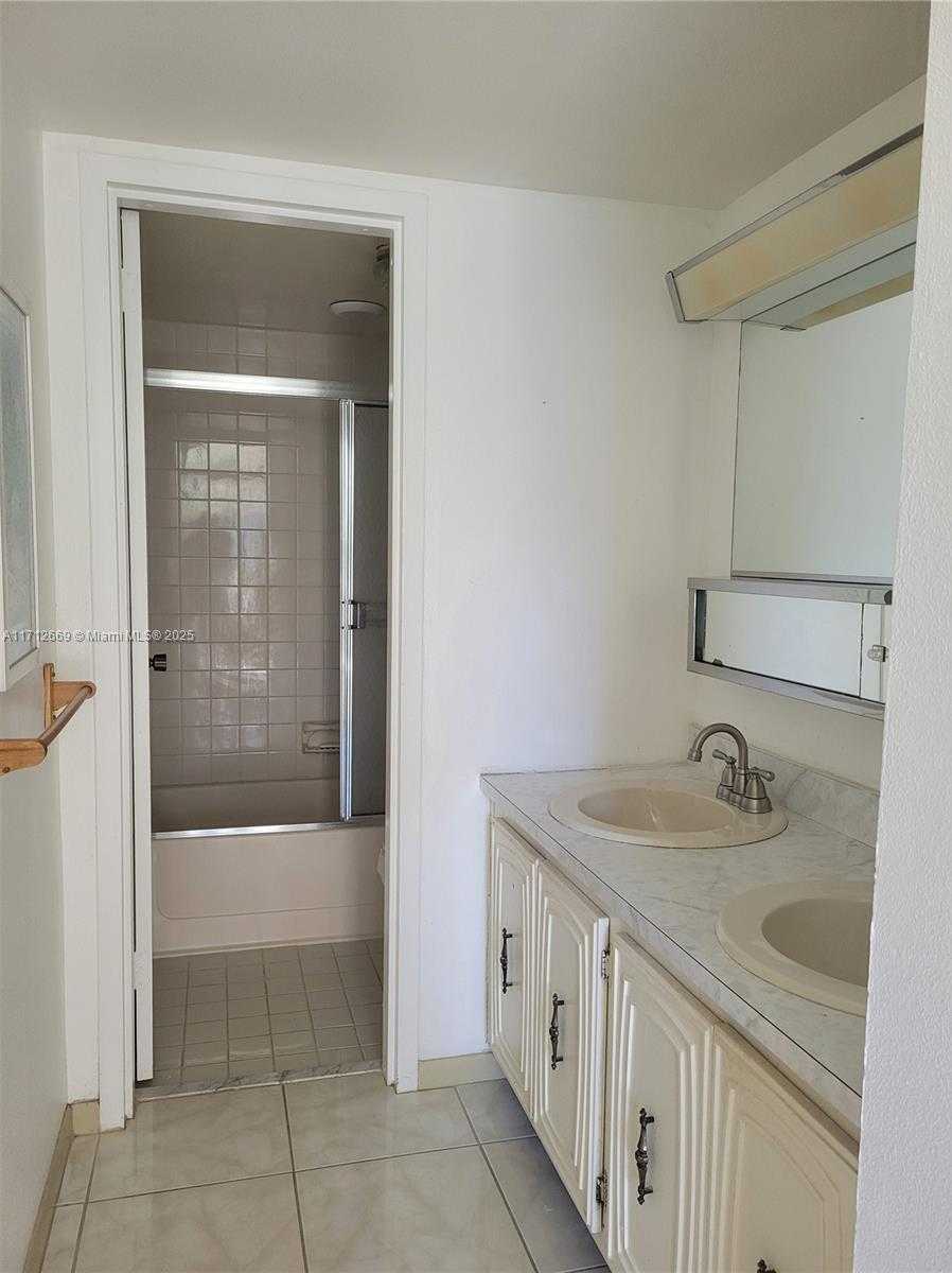 Small Image of 17800 ATLANTIC BLVD #206, Sunny Isles Beach Number 16