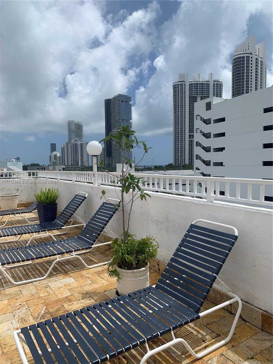 Small Image of 17800 ATLANTIC BLVD #206, Sunny Isles Beach Number 4