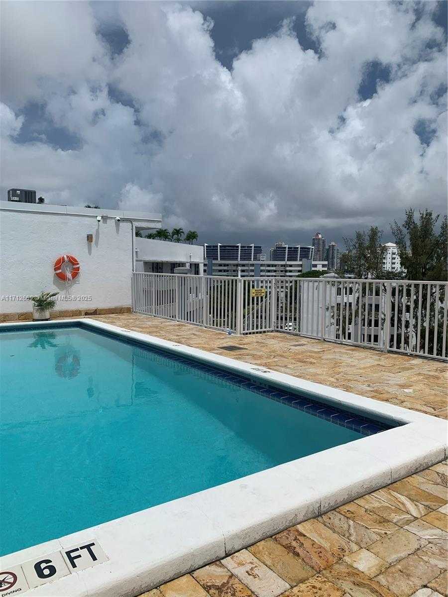 Small Image of 17800 ATLANTIC BLVD #206, Sunny Isles Beach Number 5