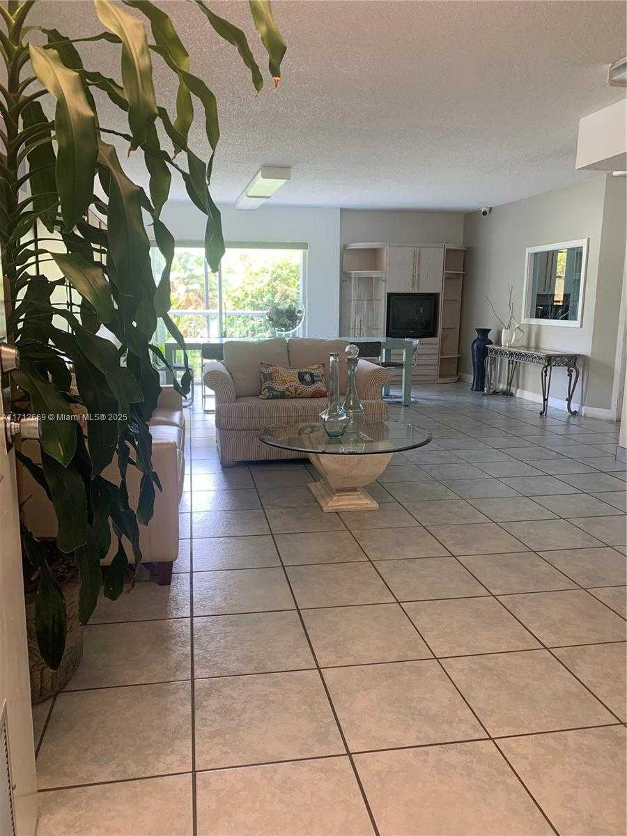 Small Image of 17800 ATLANTIC BLVD #206, Sunny Isles Beach Number 6