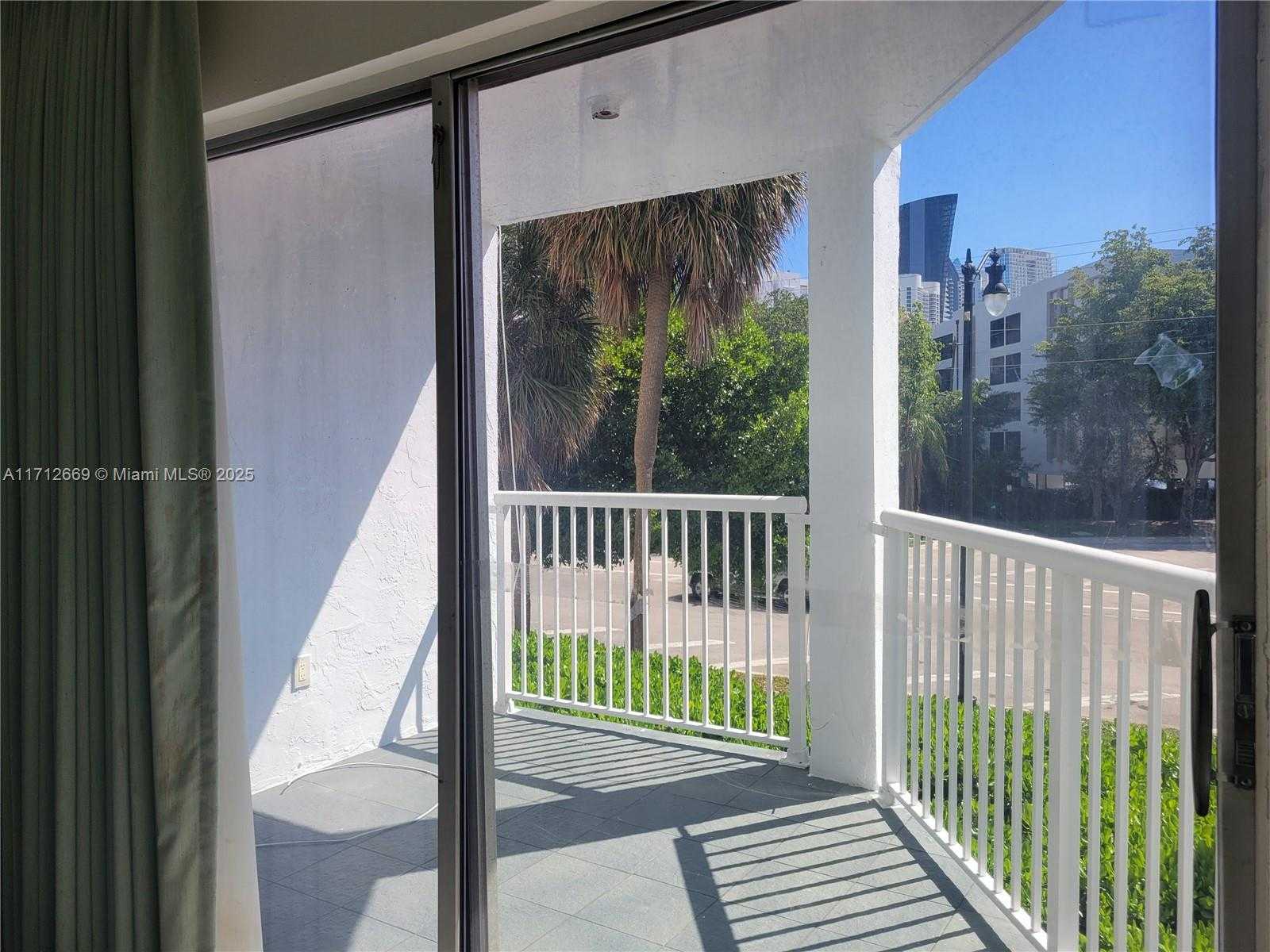 Small Image of 17800 ATLANTIC BLVD #206, Sunny Isles Beach Number 8