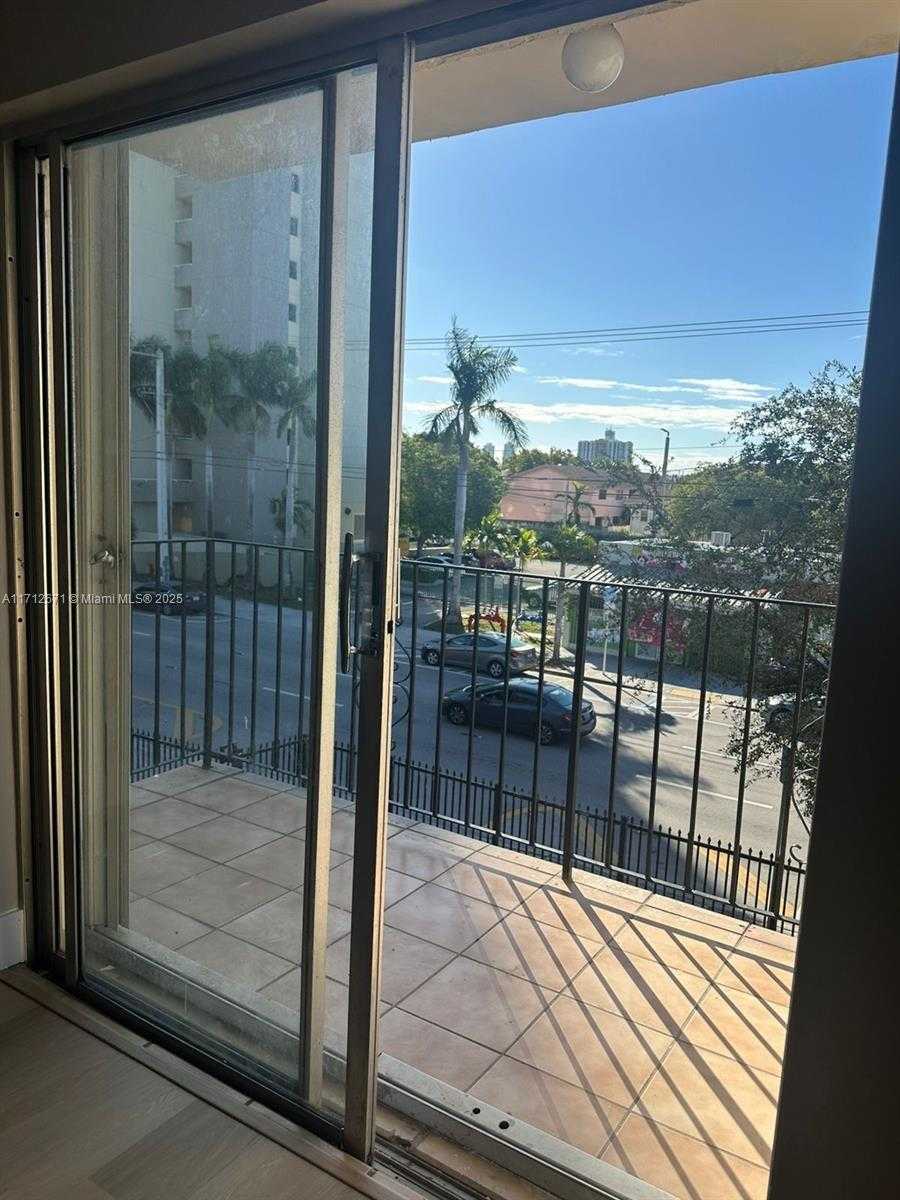 Small Image of 1051 SOUTH WEST 1ST ST #303, Miami Number 22