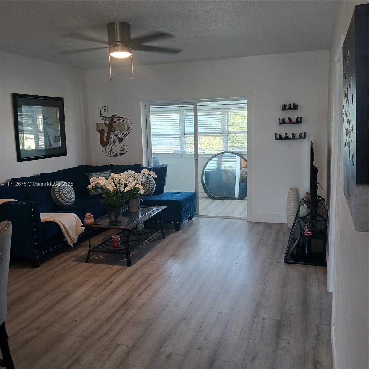 Small Image of 1115 LAKE TER #206, Boynton Beach Number 15
