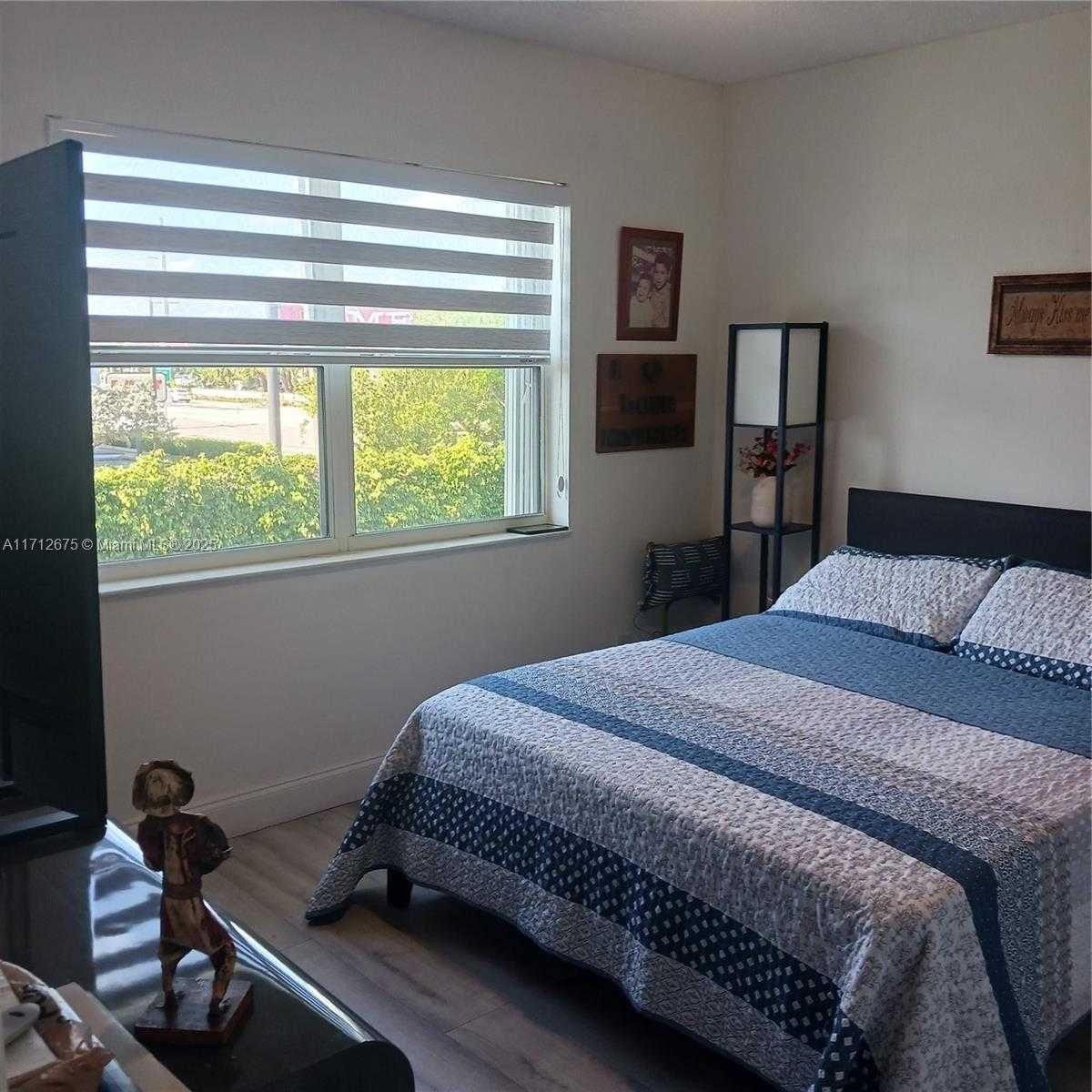 Small Image of 1115 LAKE TER #206, Boynton Beach Number 18
