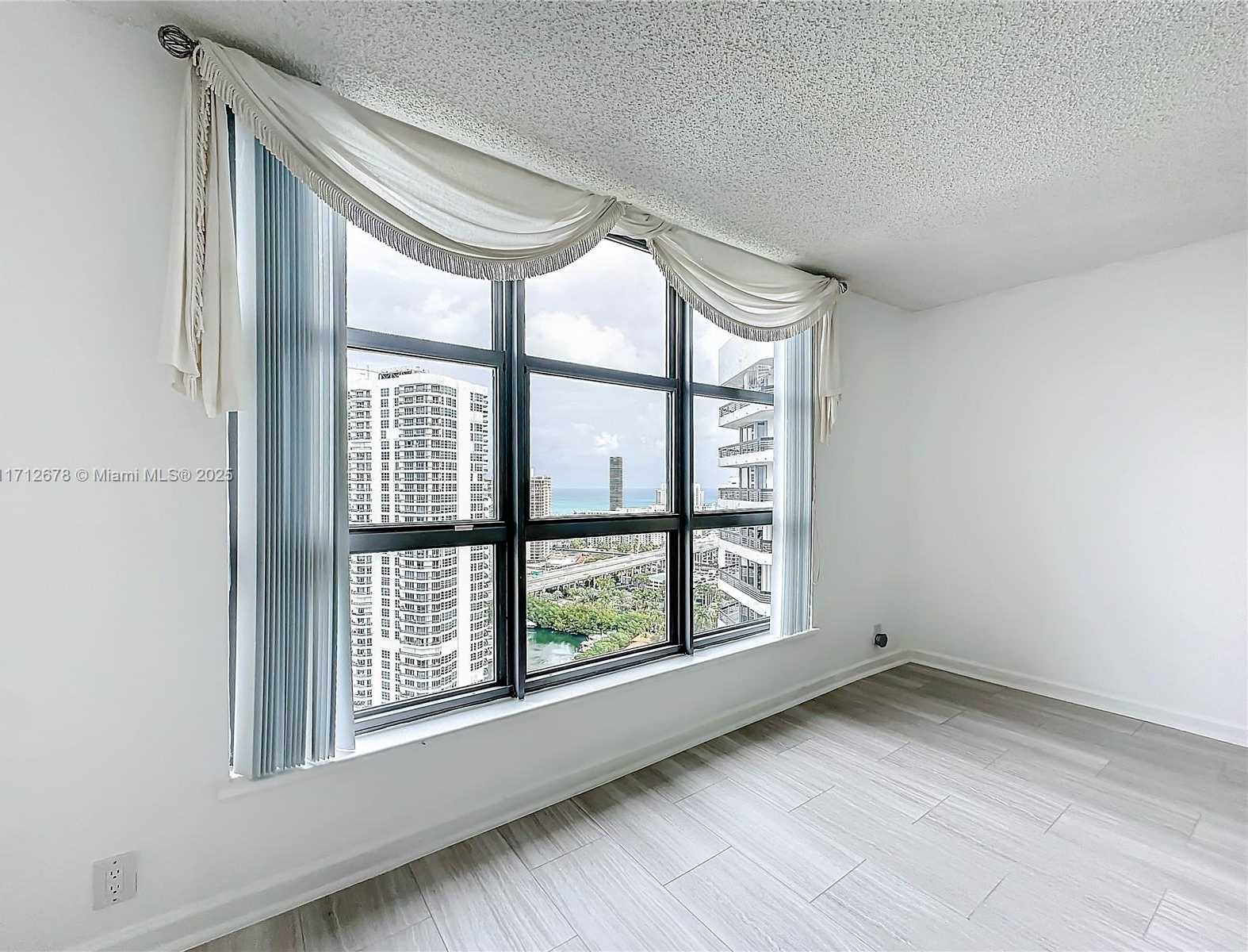 Small Image of 3530 MYSTIC POINTE DR #3206, Aventura Number 14