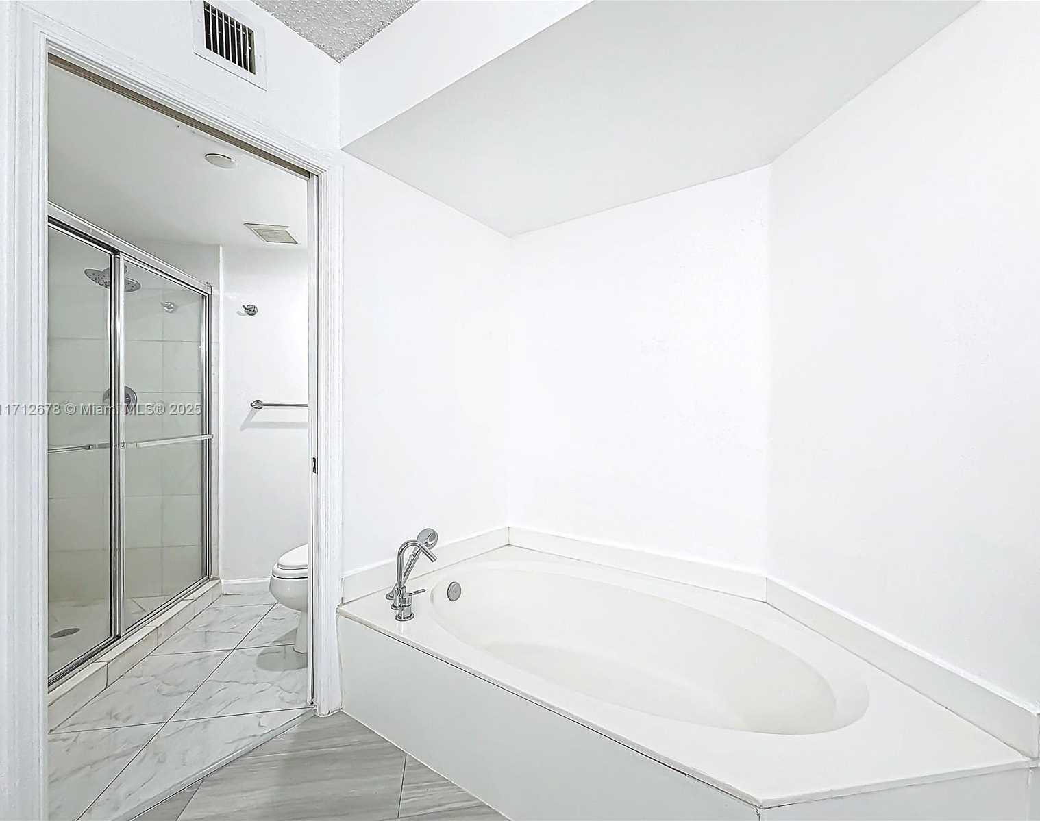 Small Image of 3530 MYSTIC POINTE DR #3206, Aventura Number 17