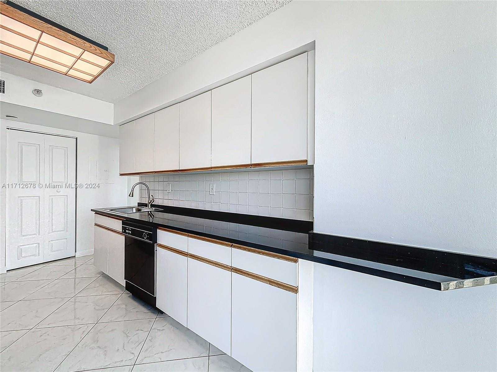 Small Image of 3530 MYSTIC POINTE DR #3206, Aventura Number 39