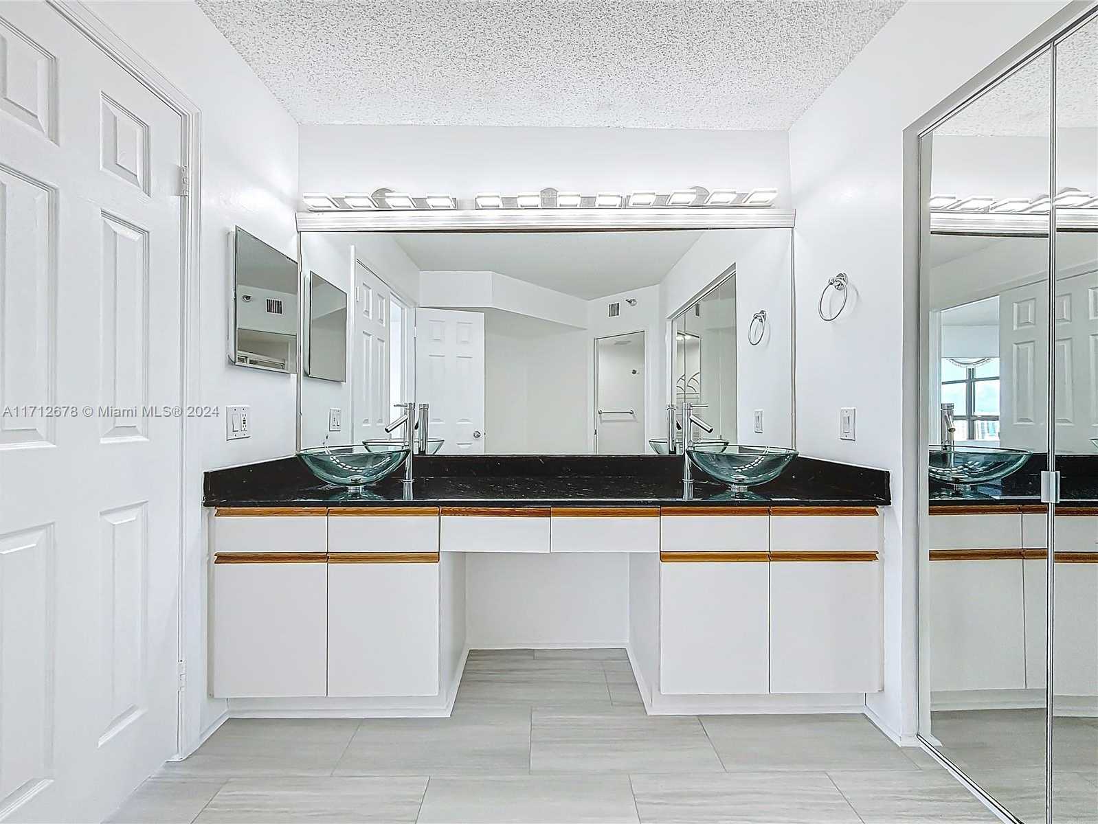 Small Image of 3530 MYSTIC POINTE DR #3206, Aventura Number 43