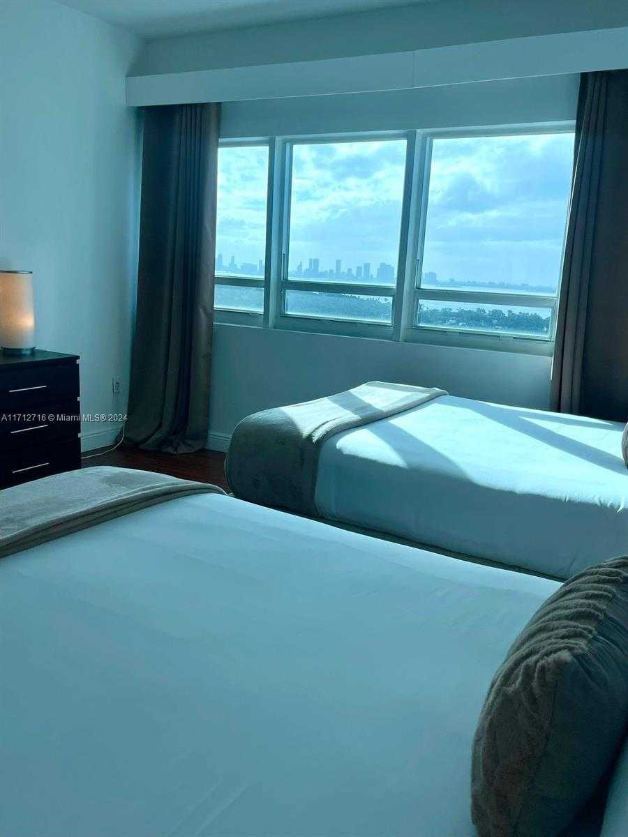 Small Image of 5445 COLLINS AVE #TS7, Miami Beach Number 10