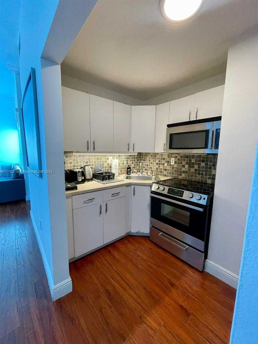 Small Image of 5445 COLLINS AVE #TS7, Miami Beach Number 11