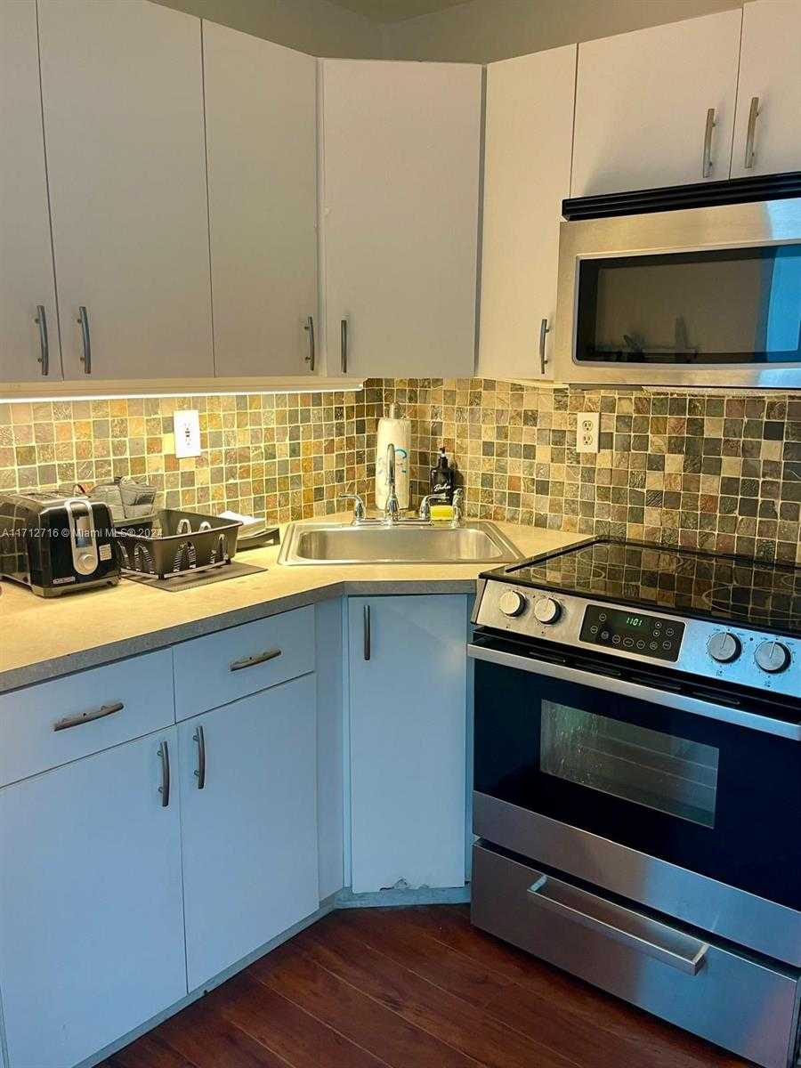 Small Image of 5445 COLLINS AVE #TS7, Miami Beach Number 13