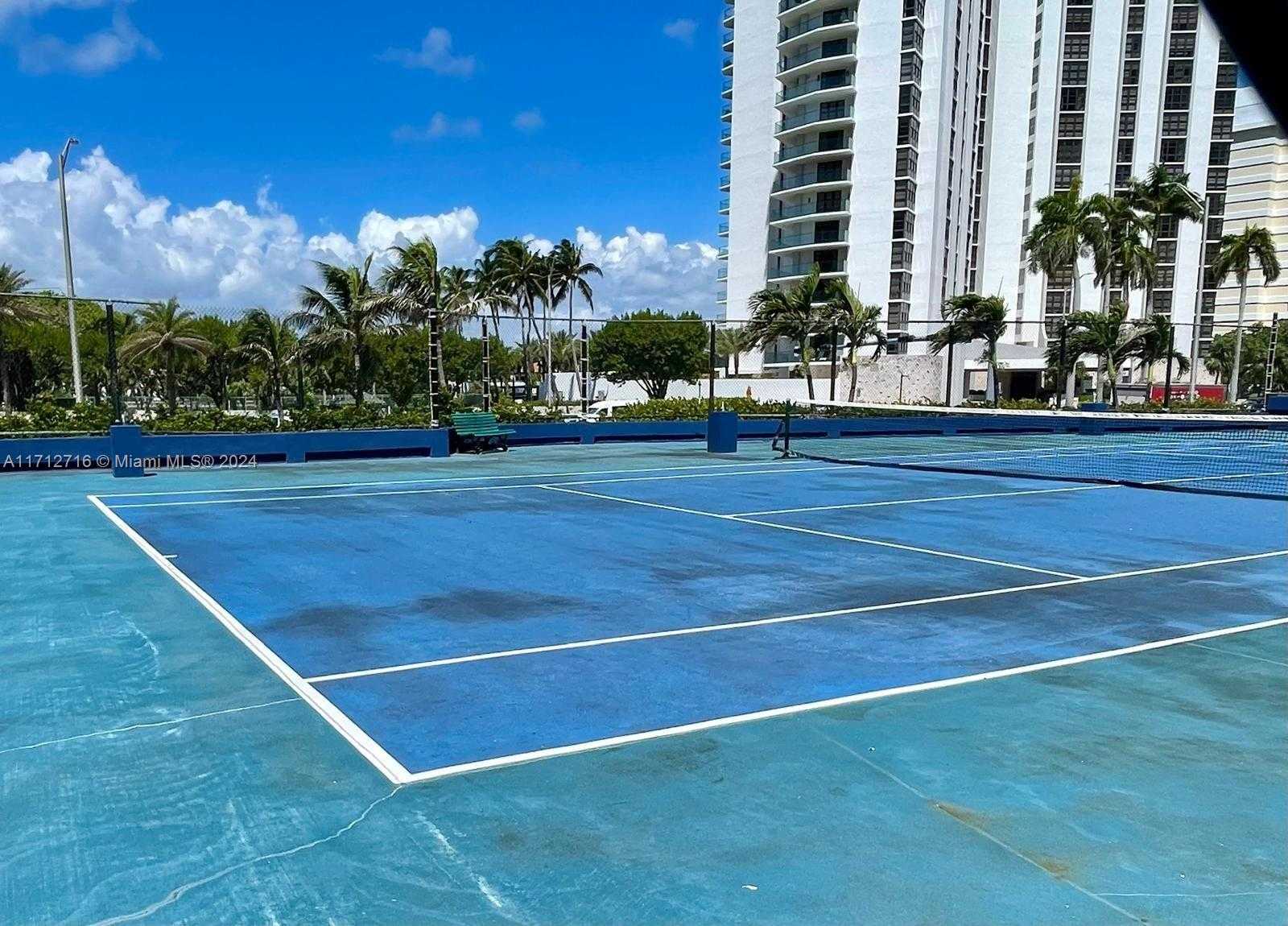 Small Image of 5445 COLLINS AVE #TS7, Miami Beach Number 18