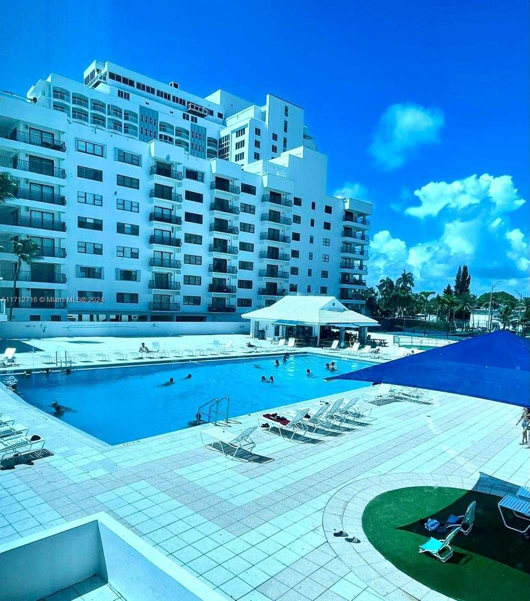 Small Image of 5445 COLLINS AVE #TS7, Miami Beach Number 19