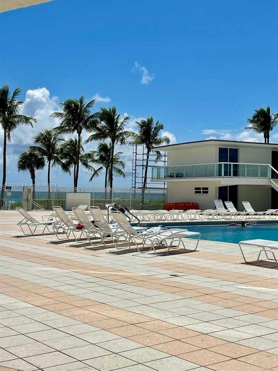 Small Image of 5445 COLLINS AVE #TS7, Miami Beach Number 21