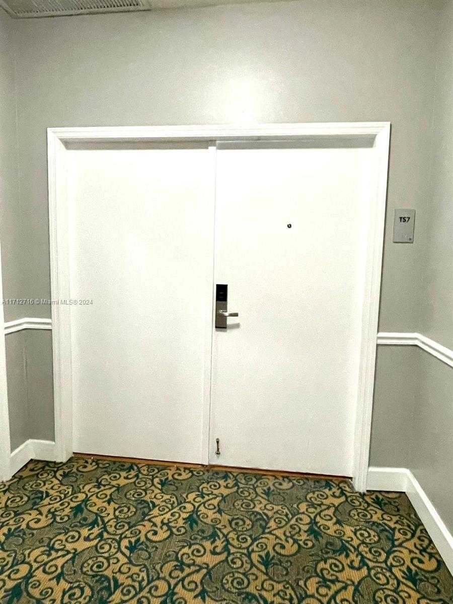 Small Image of 5445 COLLINS AVE #TS7, Miami Beach Number 22