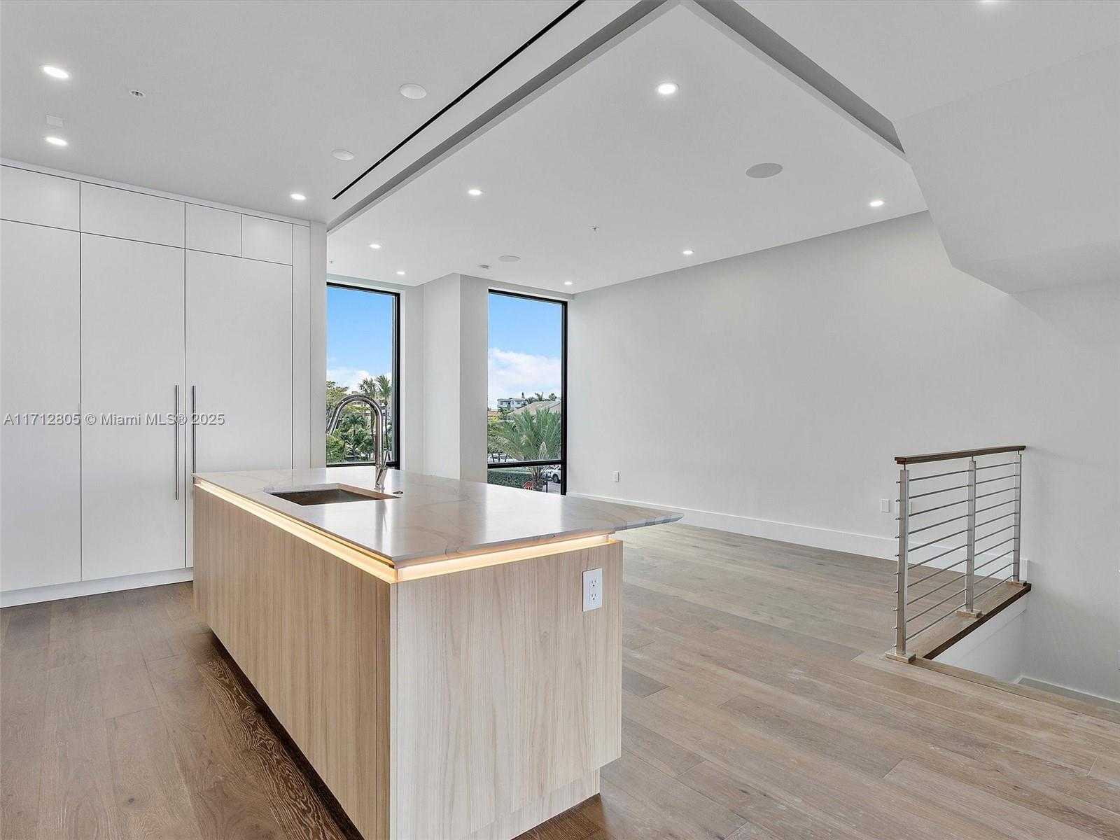 Small Image of 4014 NORTH EAST 167 ST, North Miami Beach Number 11