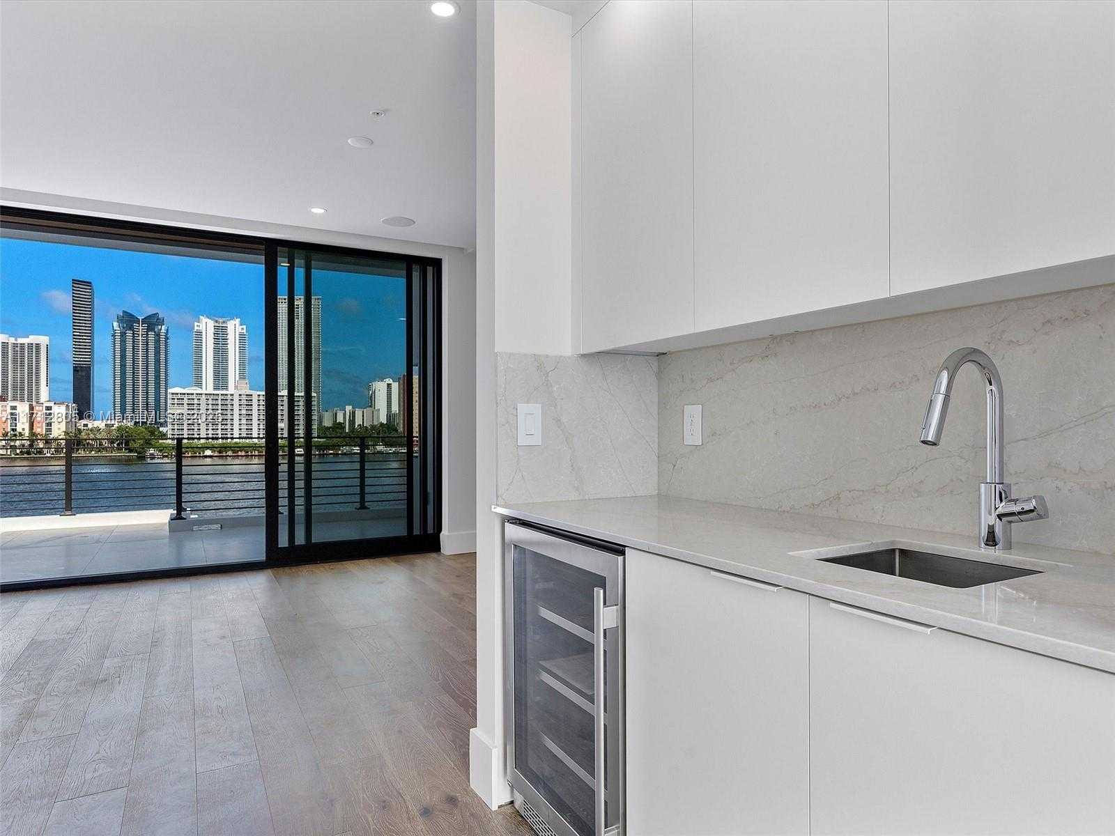 Small Image of 4014 NORTH EAST 167 ST, North Miami Beach Number 20