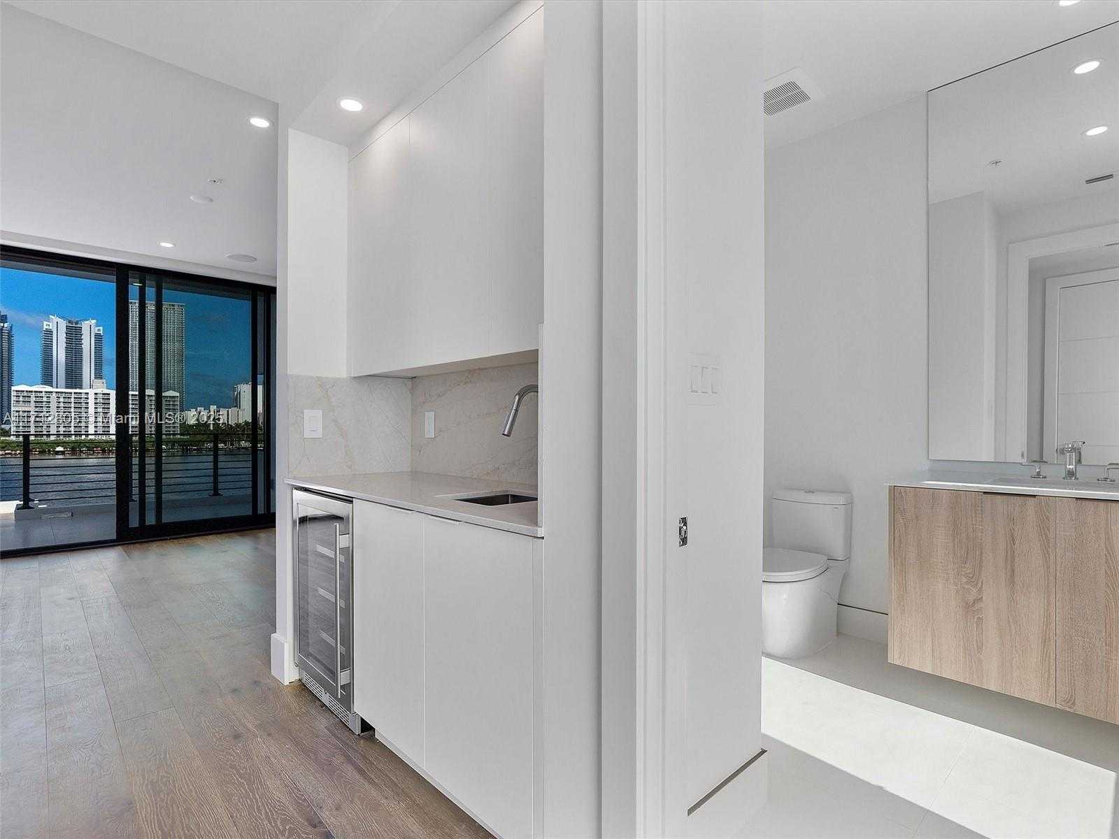 Small Image of 4014 NORTH EAST 167 ST, North Miami Beach Number 22